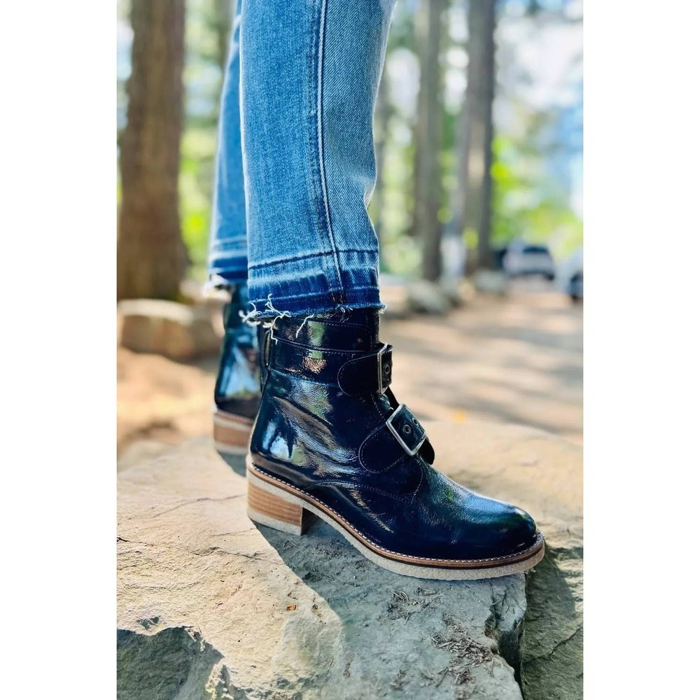 Eric Michael Navy Justina Patent Leather Double Buckle Moto Combat Boots Sz 8.5